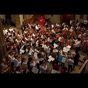 Blick von oben auf ein Streichorchester Blick von oben auf ein Streichorchester