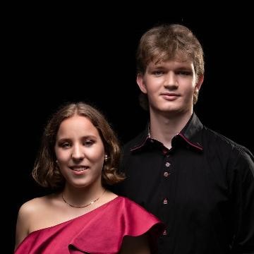Maria Schlumberger-Ruiz (19) und Jakob Schuler (18) Maria Schlumberger-Ruiz (19) und Jakob Schuler (18)