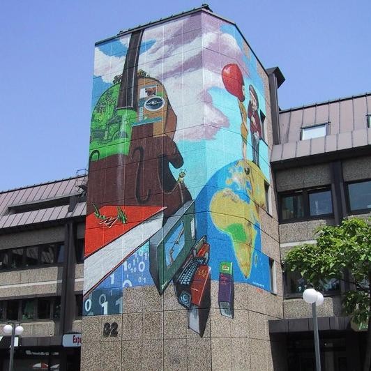 Foto Aussenansicht Kulturzentrum, bemalte Fassade