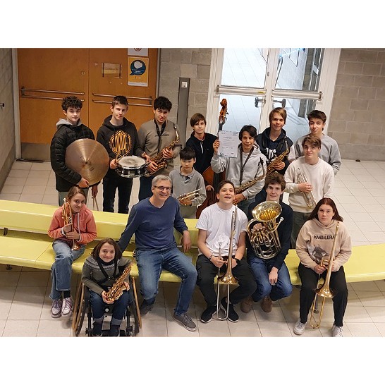 Mitglieder der Big Band der Stuttgarter Musikschule mit ihren Instrumenten 