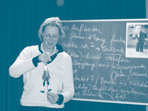 Foto Bühnentraining mit Puppe